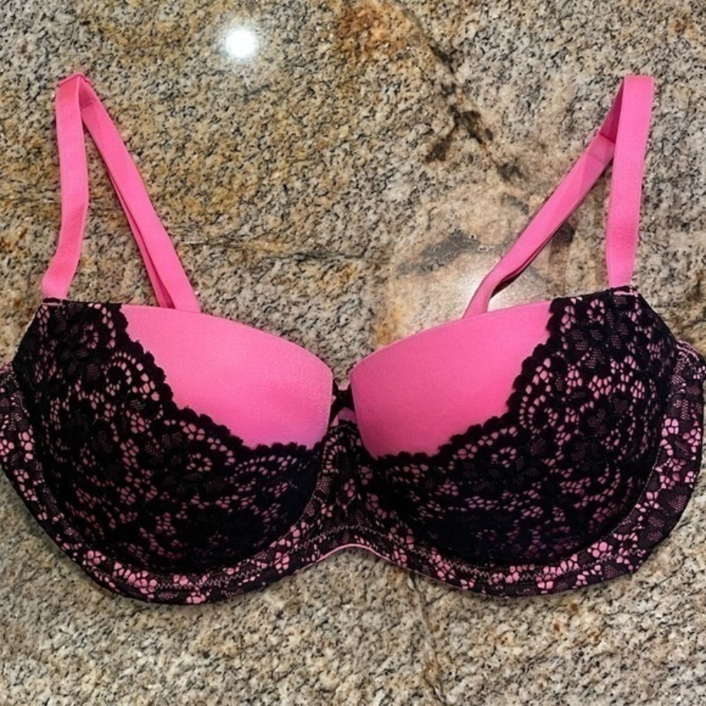 VS VINTAGE 2011 SUMMER Collection! Never Worn! Pink & Black Lace Balconet Bra